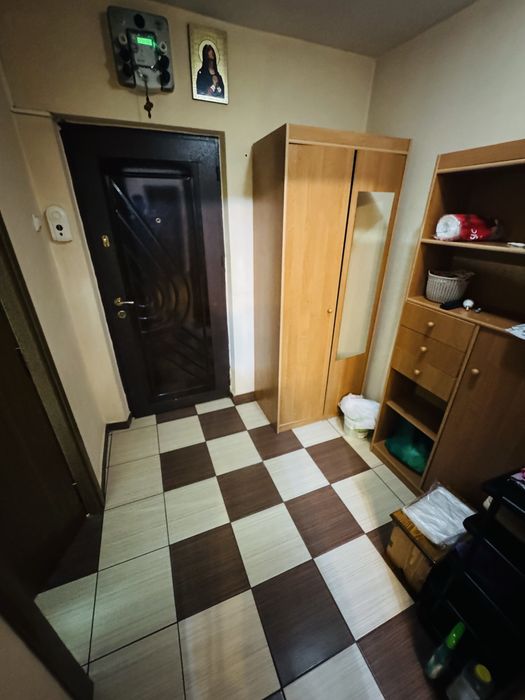 Închiriez apartament 3 Camere Trivale (loc parcare inclus)