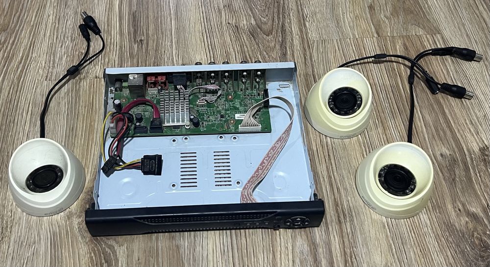 Видеонаблюдение три камеры