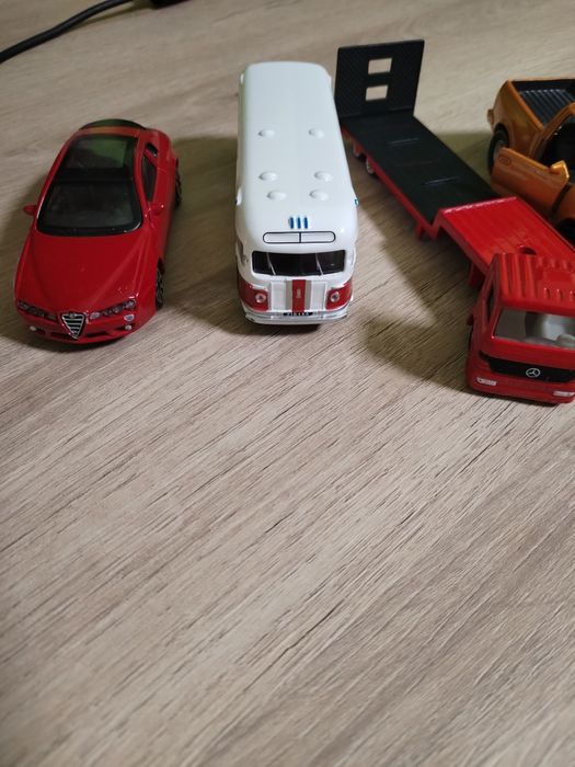 Колички продавам или разменям за hot wheels.