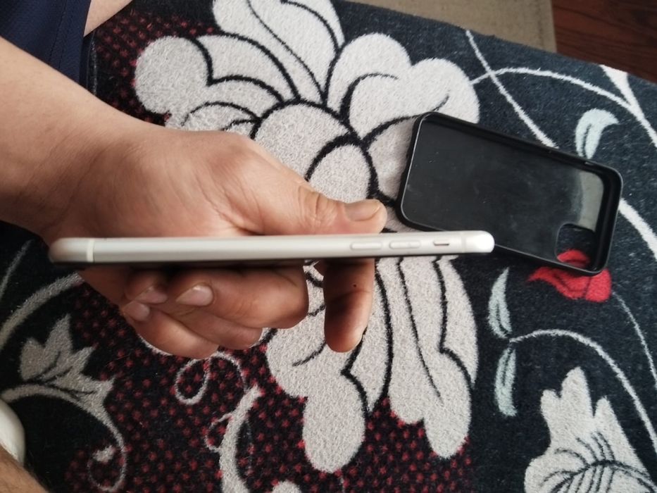 Iphone 11 vine insoțit cu diapley de rezerva schimb cu alceva