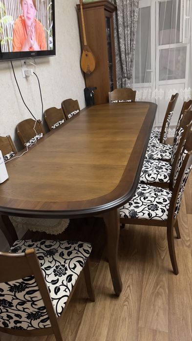 Стол со стульями