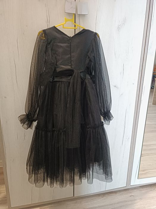 Продам платье на девочку 4-6лет