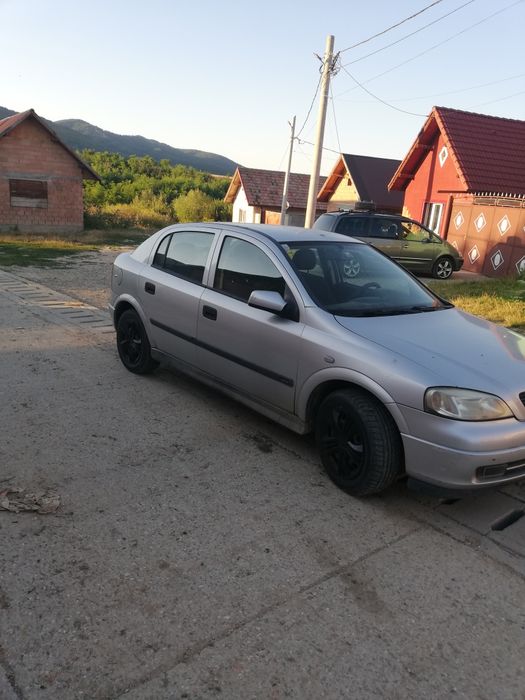 Mașina de vânzare Opel astra G