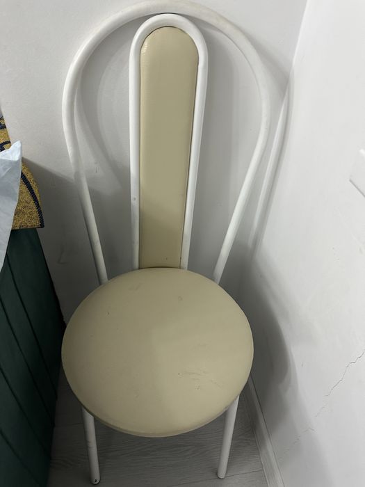 Продам стулья по 6/6 штук