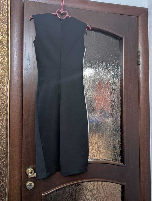 Платье черно-белое XS