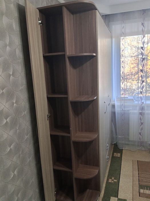 Продам шкаф спальный