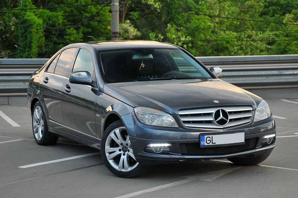 Mercedes-Benz C Avantgarde /Lumini de zi LED /Naviga /Piele si Textil /Xenon