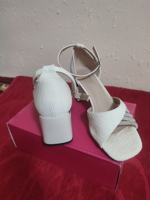 Oyoq kiyim 1 2 marta kiyilgan sifati alo