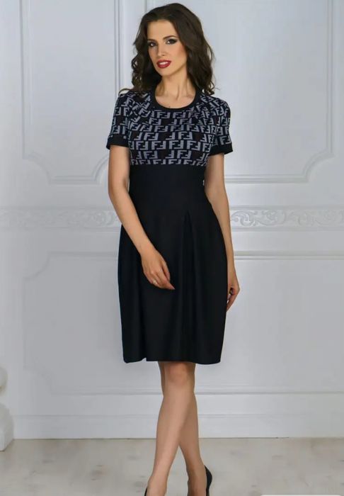 Платья по  4000 тенге.