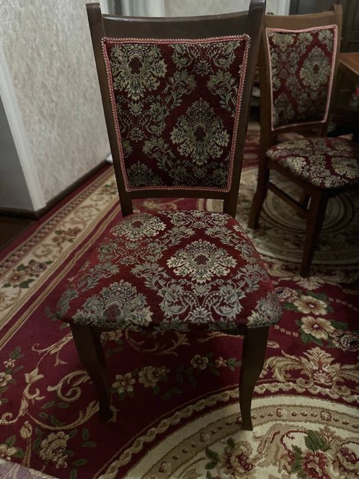 Продается стол со стульями