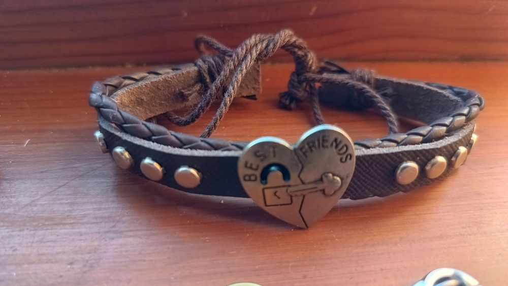 Аксесоари, обеци, пръстен и кожена гривна "Best Friends"