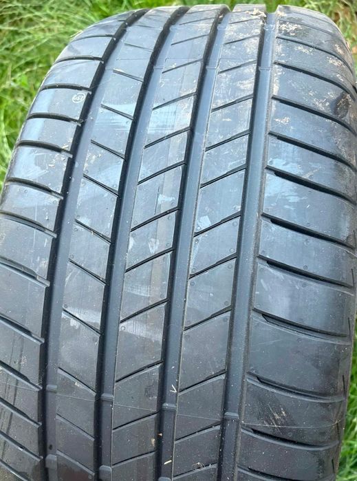 Cauciucuri Firestone.