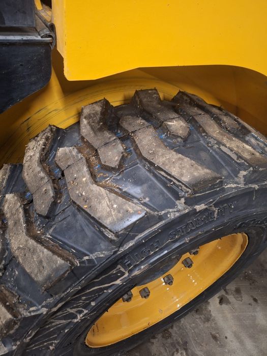 Bob cat.Incarcator frontal jcb.21000 euro