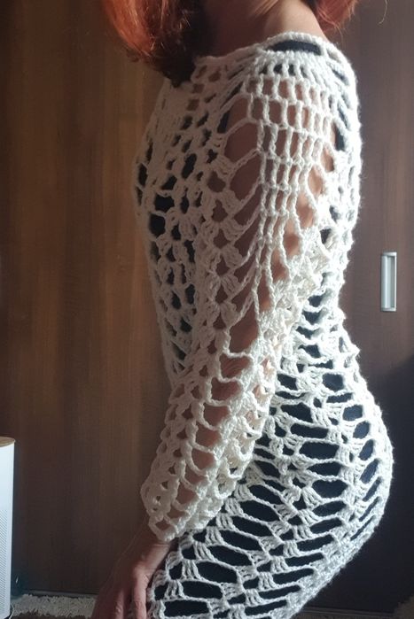 Rochiță croşetată manual