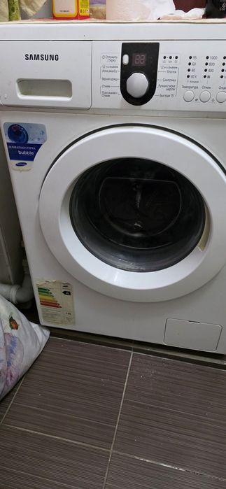 Продам машинку Samsyng