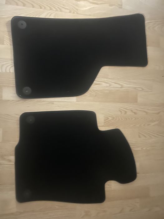 Чист нов комплект от стелки за кола, VW