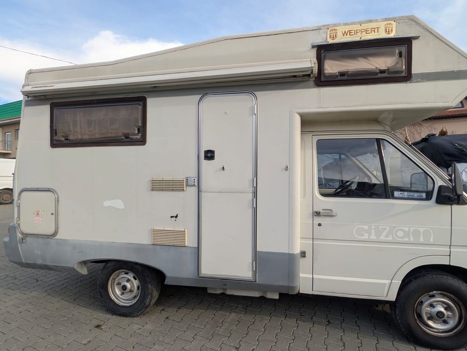 Autorulota Renault Trafic PCY 300