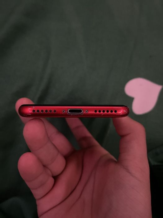 Iphone 8 product red