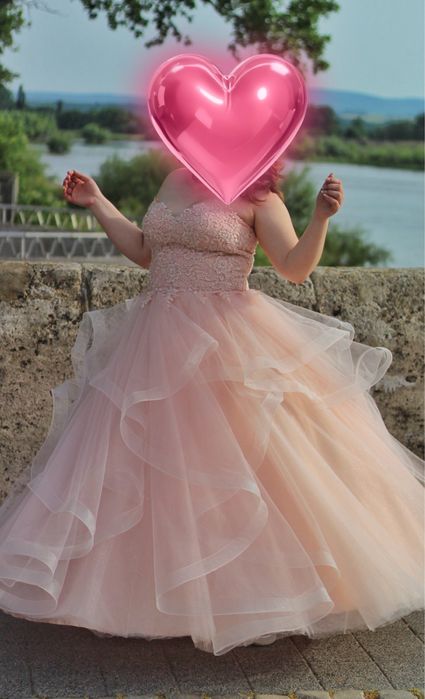Бална рокля в цвят розов