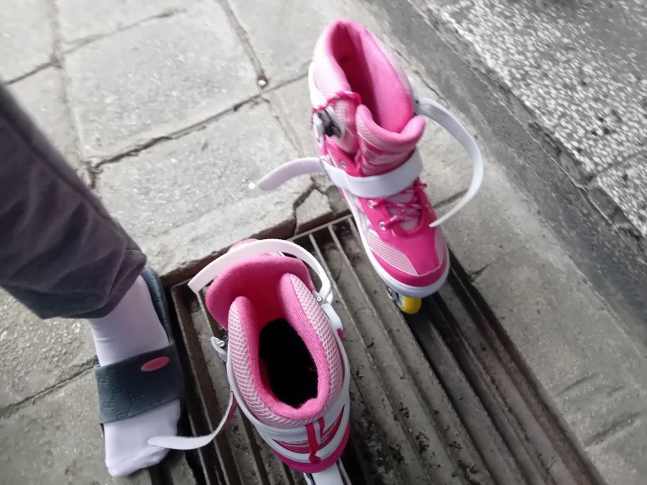 Дамски кънки с наколенки лакатници