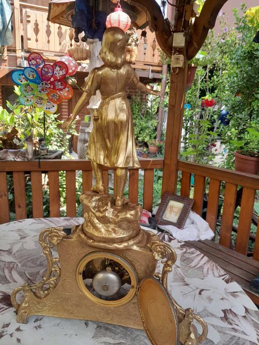 Каминен часовник