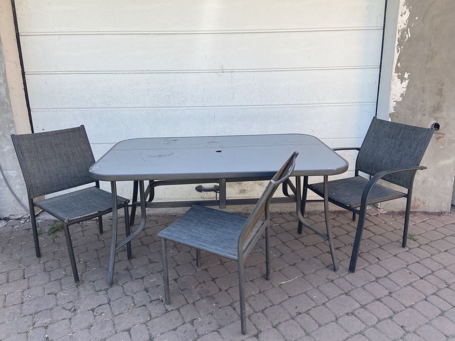 Vând masă cu scaune pentru terasă