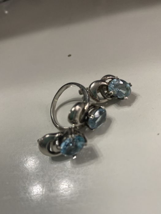 Продам серебряный гарнитур с топазом