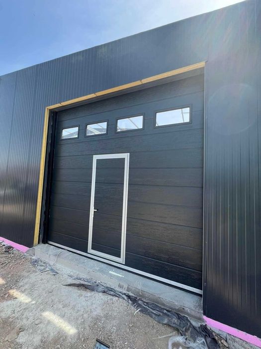 Distribuim la pret bun usi sectionale,usi garaj TRANSPORT GRATUIT