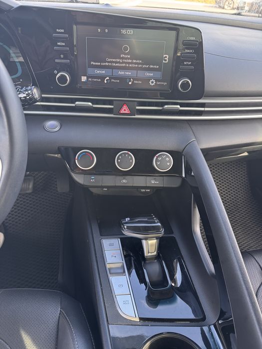 Hyundai Elantra 2024