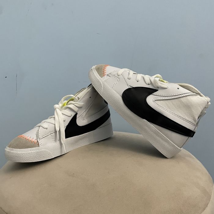 Детские кроссовки