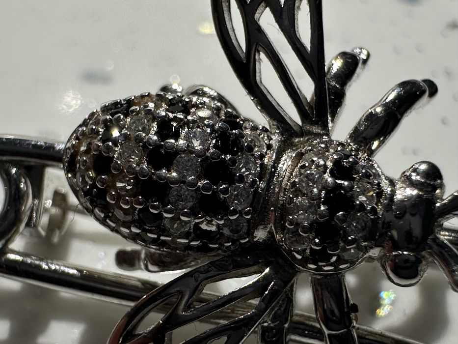 Broșă din argint cu diamante naturale 0,36 ct