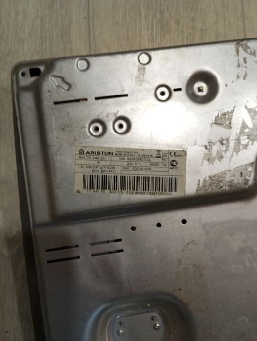 Продам газовую варочную панель "Ariston".