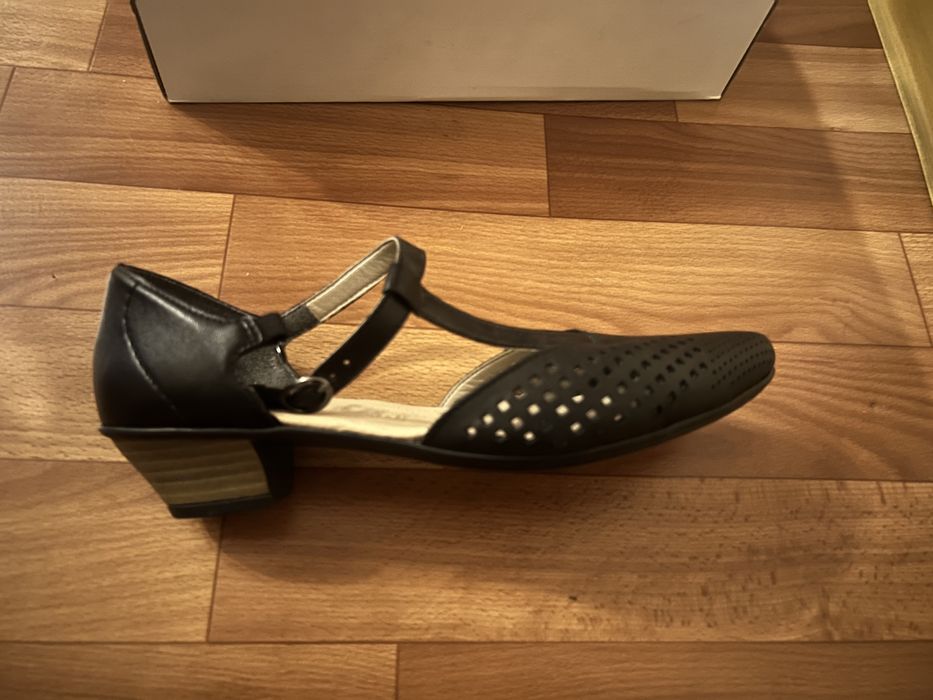 Босоножки женские