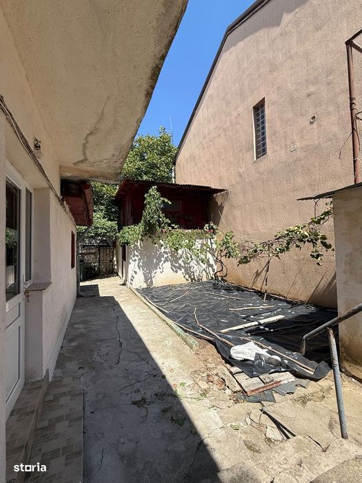 Casă de Vânzare cu 4 camere in zona București-noi sec.1