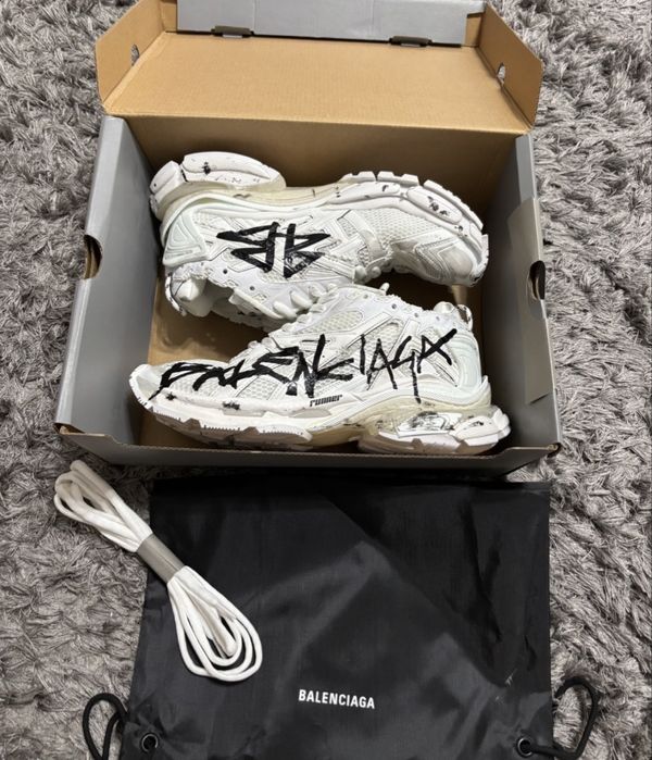 Balenciaga runner graffiti