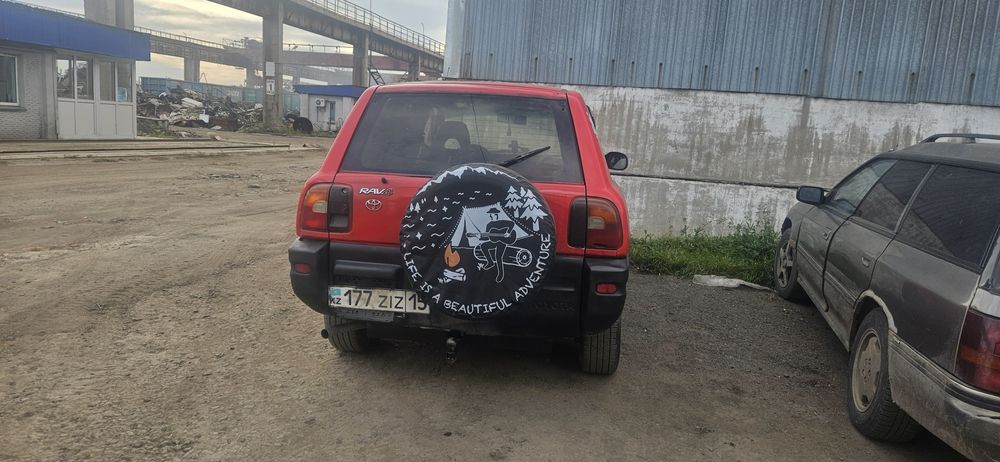 В продаже rav 4  левый руль