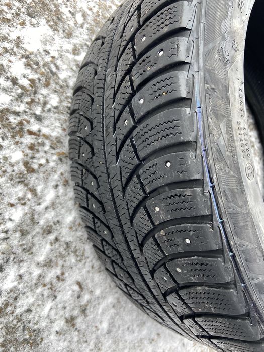 Продам пару шин шипы, 225/45/17