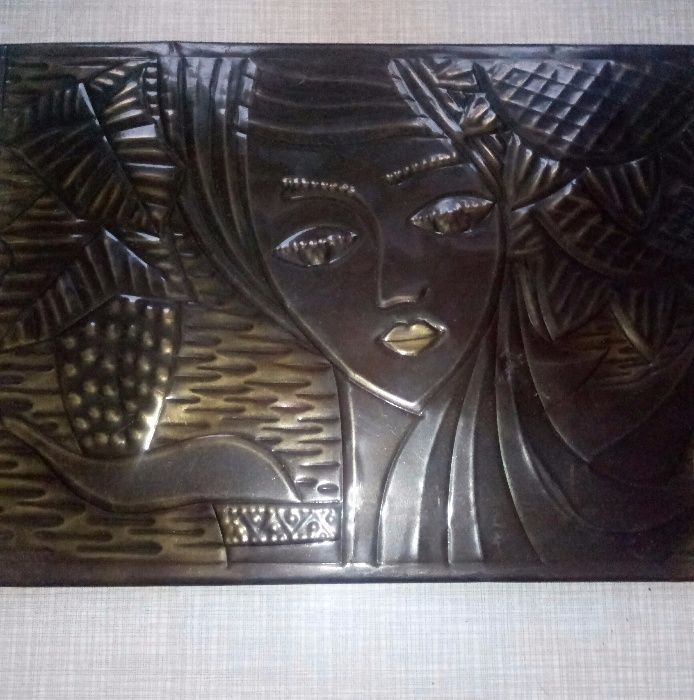 чеканный барельеф советских времен