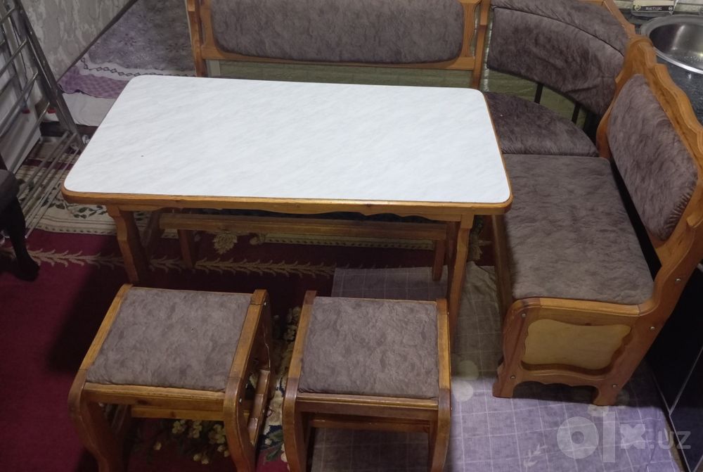 Ugalok komplekt va stol, stullari yoʻq
