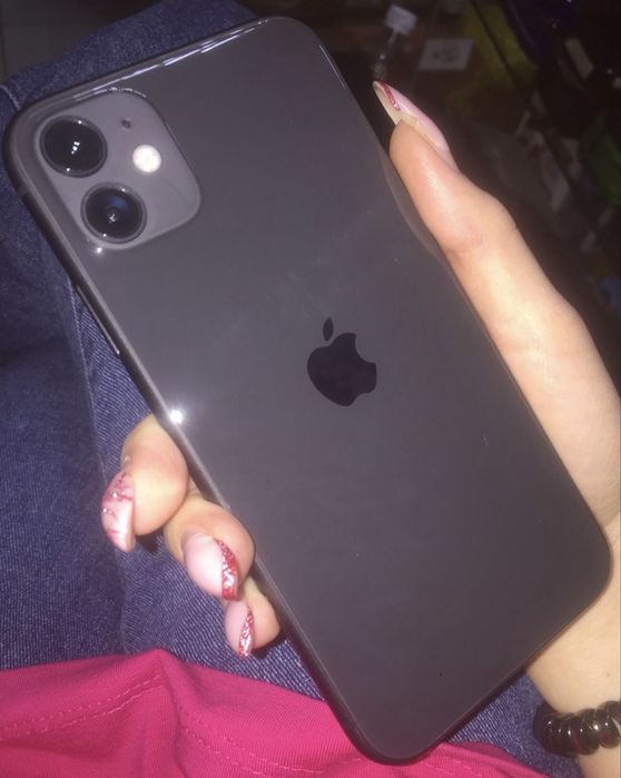 Айфон 11 64гб.