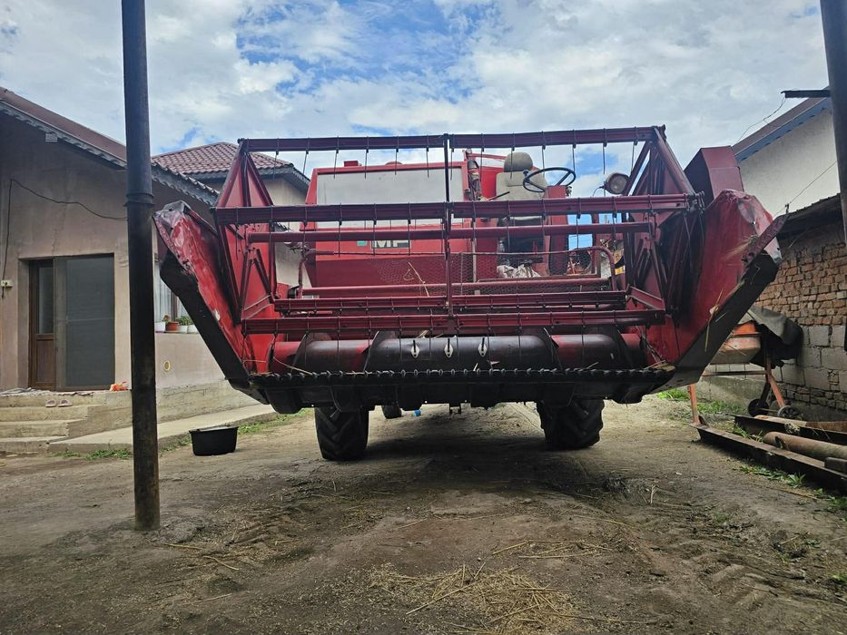 Vând combina Massey Ferguson