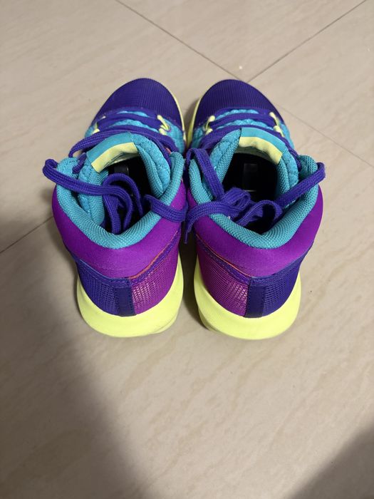 Adidasi Baschet Lebron Witness
