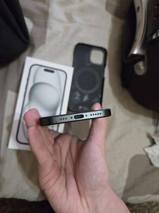 Vand iphone 15 negru
