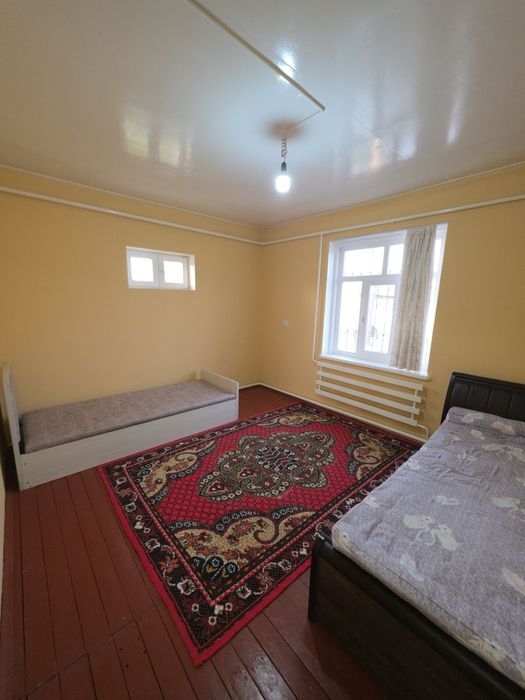 Zafarda 6.25 sotixli pishgan g'ishtdan qurilgan uchaska sotiladi