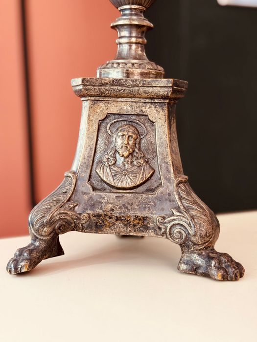 Sfesnic vechi catolic deosebit