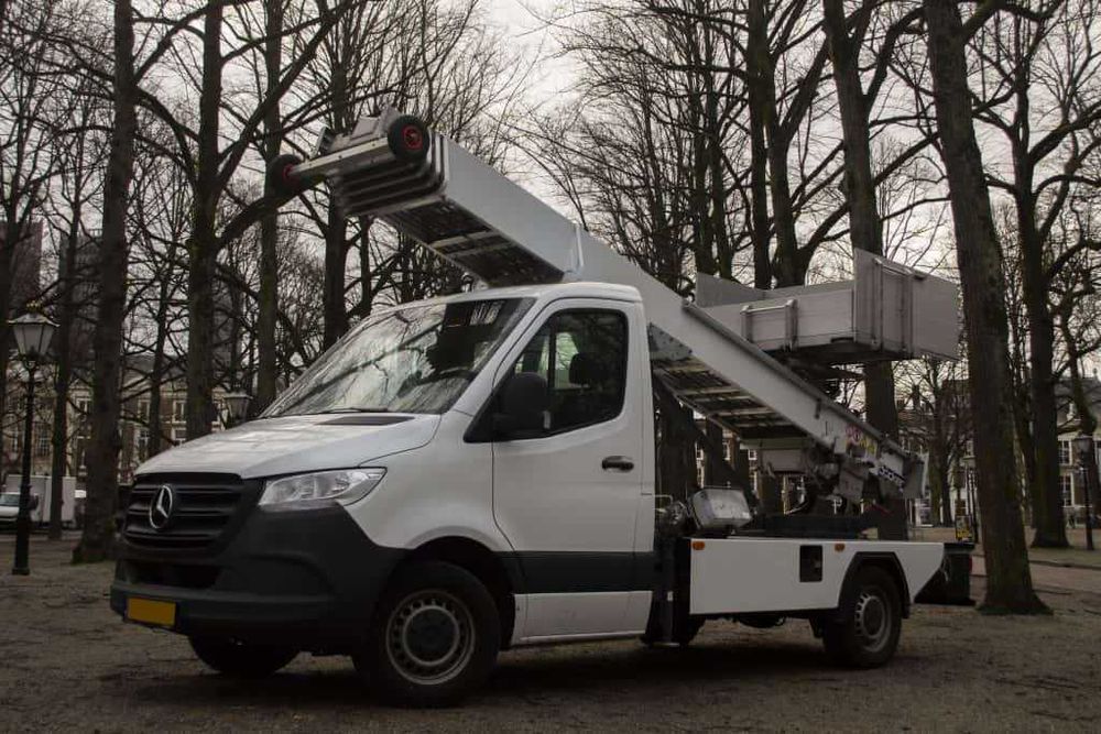 Închiriază lift exterior acum! Urcă orice material fără efort!