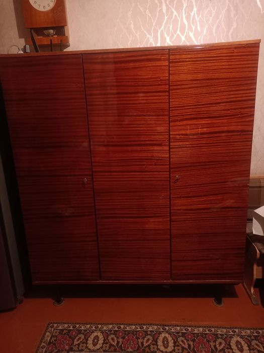Продам шифоньер.