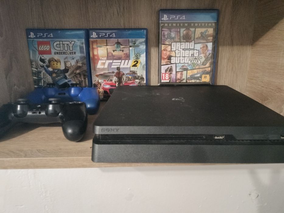 Vand PS 4 trei jocuri și trompeta parot nou nouța au schimbat pe cross 125cc și kukirin G2 sau G3