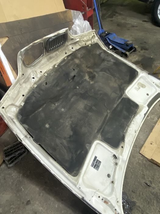 Капот бмв е39 (битый)