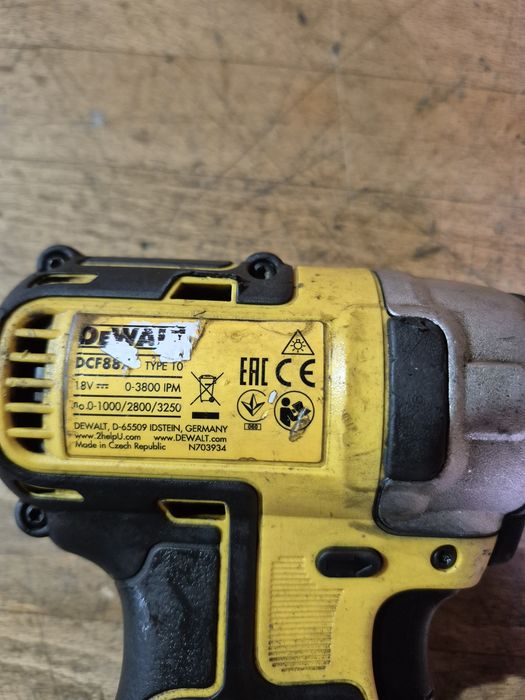 Filetanta cu impact DEWALT DCF 887 18V